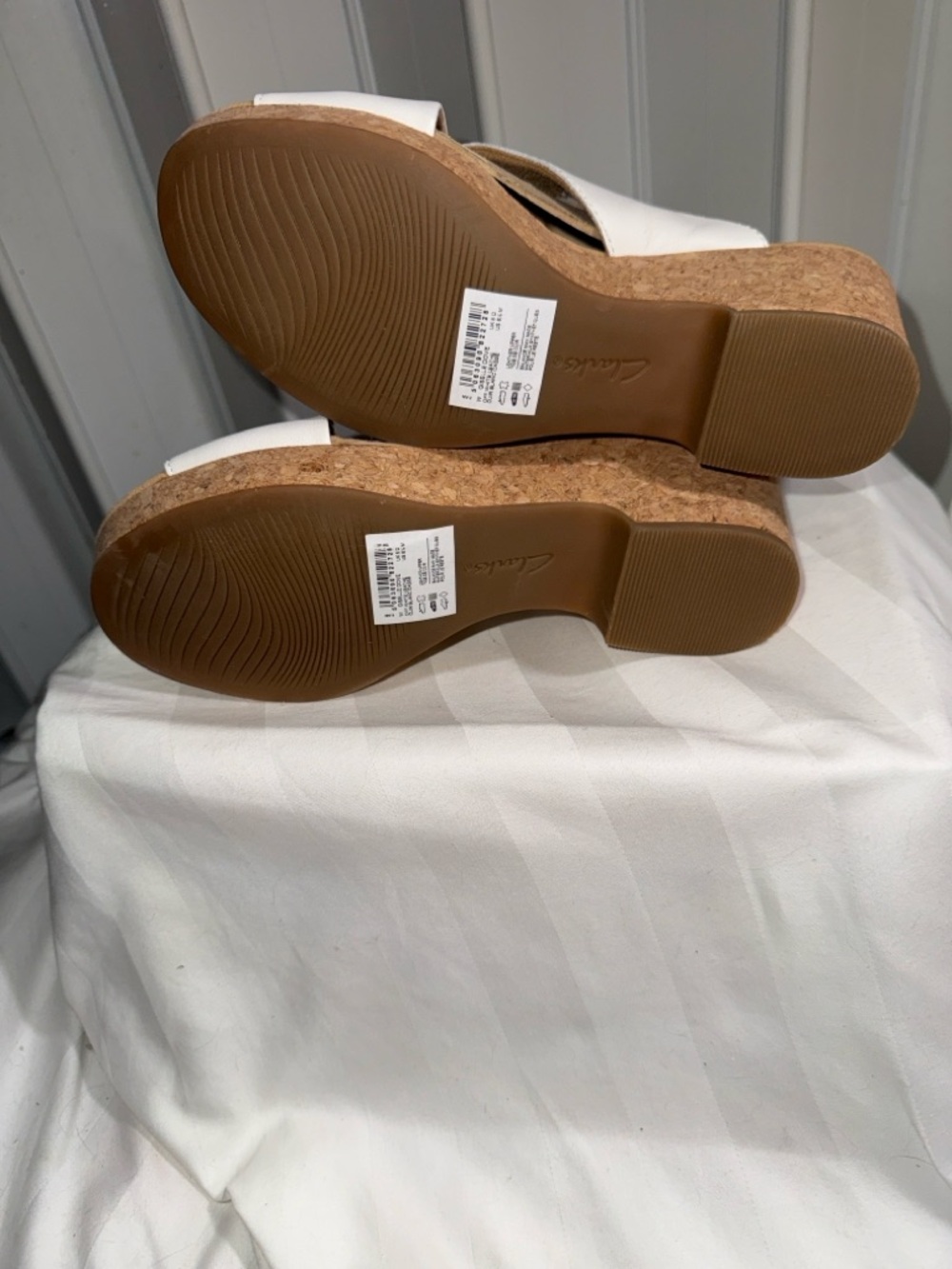 NWOT - Clarks White Leather Cork Wedge Sandal with Gold Buckle - Picture 6 of 6